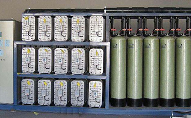 半導體、集成電路芯片及封裝、液晶顯示、高精度線路板、光電器件、各種電子器件、微電子工業(yè)、大規(guī)模、超大規(guī)模集成電路需用大量的純水、高純水、超純水清洗半成品、成品。集成電路的集成度越高，線寬越窄，對水質(zhì)的要求也越高。目前我國電子工業(yè)部把電子級水質(zhì)技術分為五個行業(yè)等級，分別為18MΩ.cm、15MΩ.cm、10MΩ.cm、2MΩ.c