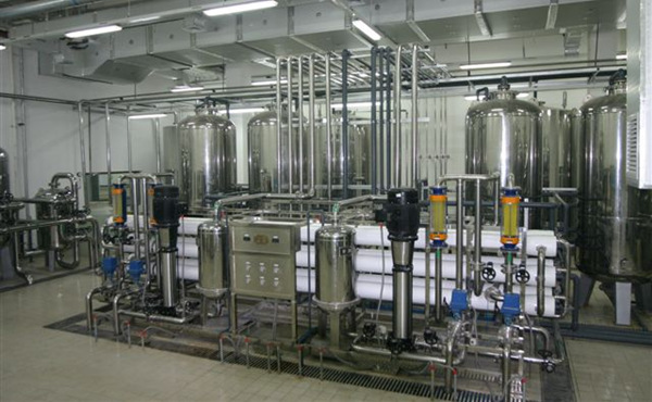 食品飲料行業(yè)對(duì)水質(zhì)的要求：食品飲料行業(yè)用水通常需要用到預(yù)處理凈水或純凈水,電導(dǎo)率通常在10uS/cm以下。符合GB5749-2006生活飲用水衛(wèi)生標(biāo)準(zhǔn)、CJ94-1999飲用凈水標(biāo)準(zhǔn)。